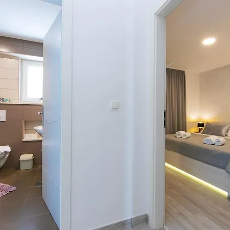 Nataly With Free Parking Apartment
